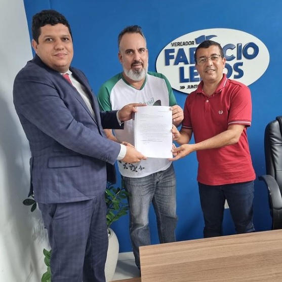 Comissão Especial entrega Nova Lei Orgânica do Município de Valença